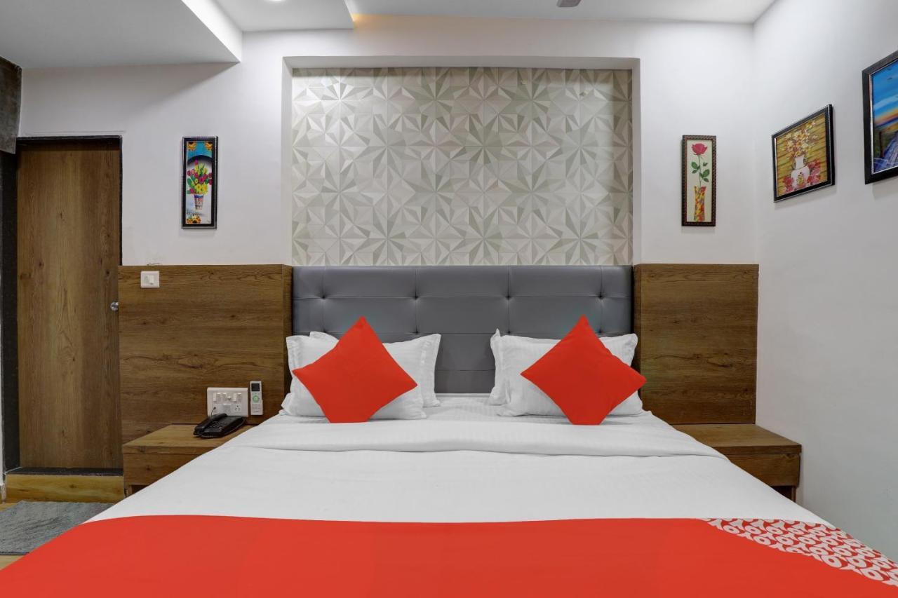 Hotel O R S Palace Ahmedabad Bagian luar foto