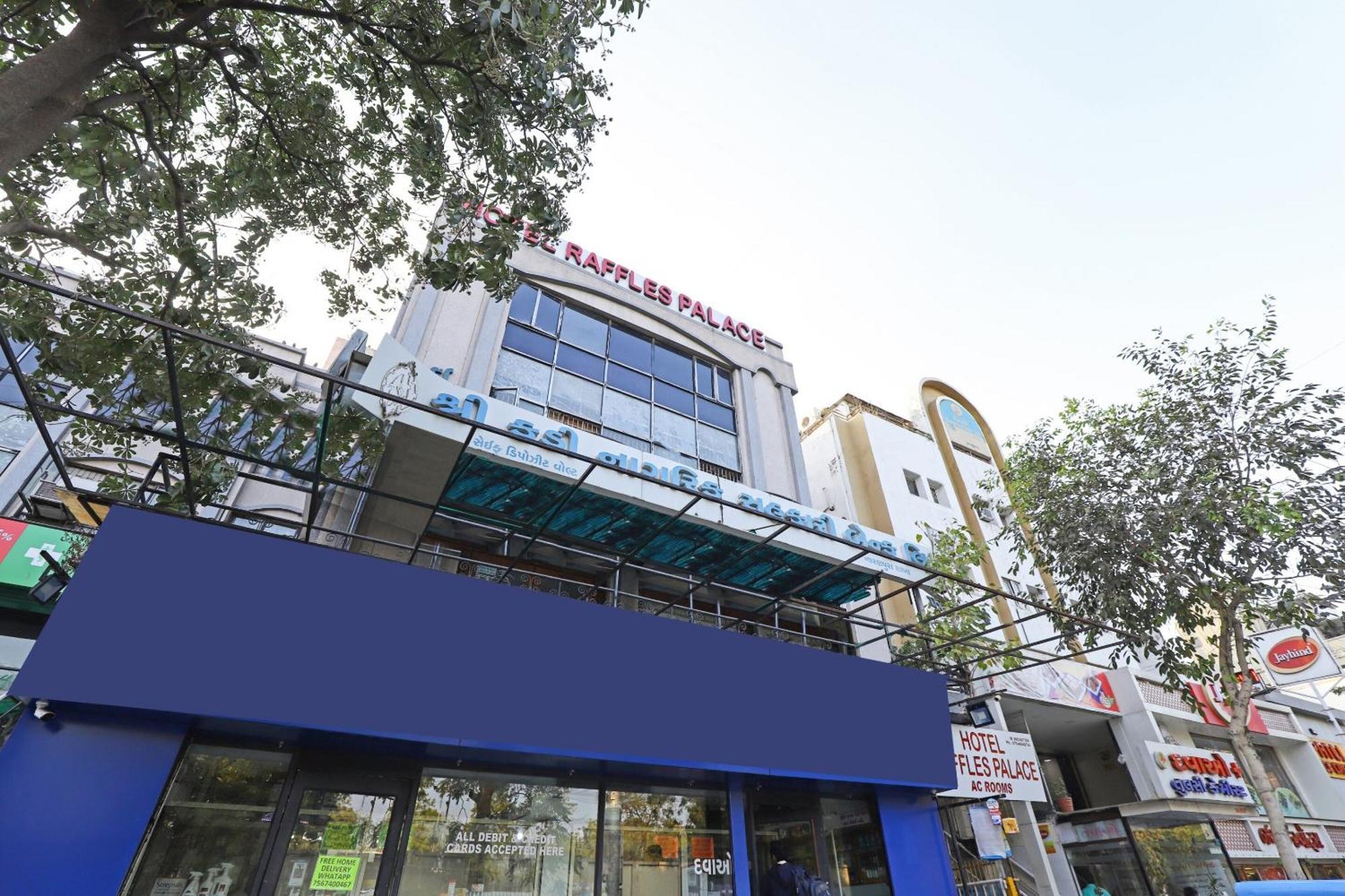 Hotel O R S Palace Ahmedabad Bagian luar foto